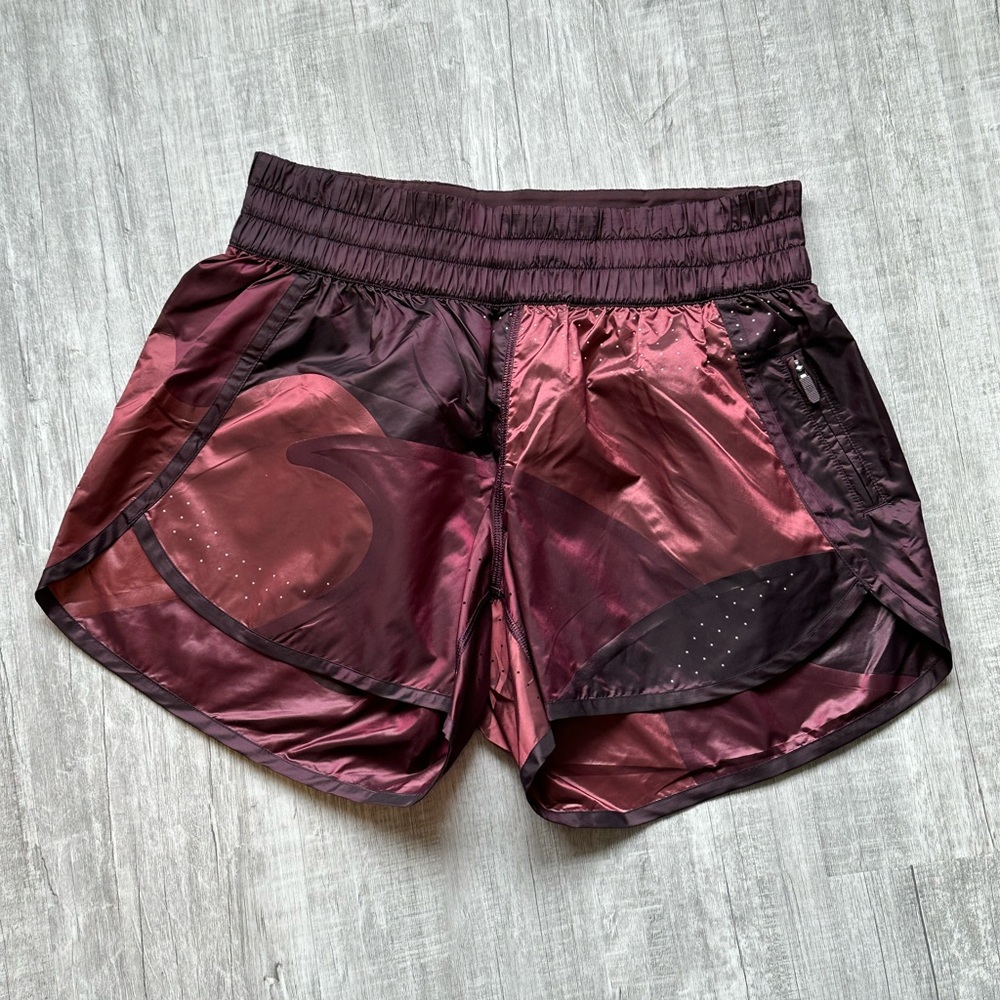 Lululemon Patch Game Short 4”/Red/Size 8
